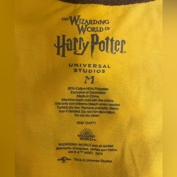 The Wizarding World Of Harry Potter Universal Studios Yellow Hufflepuff Tee Sz M - Picture 4 of 7